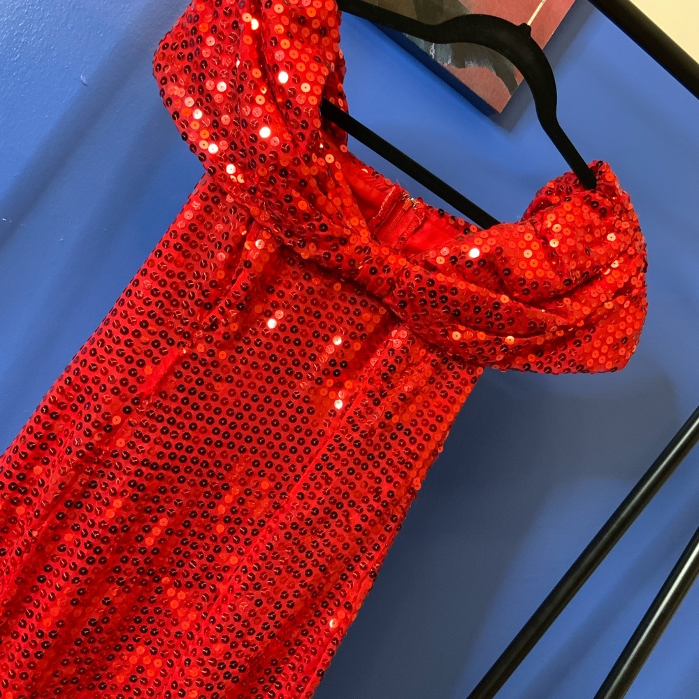 Jessica Rabbit Style Gown - Picture 2 of 5